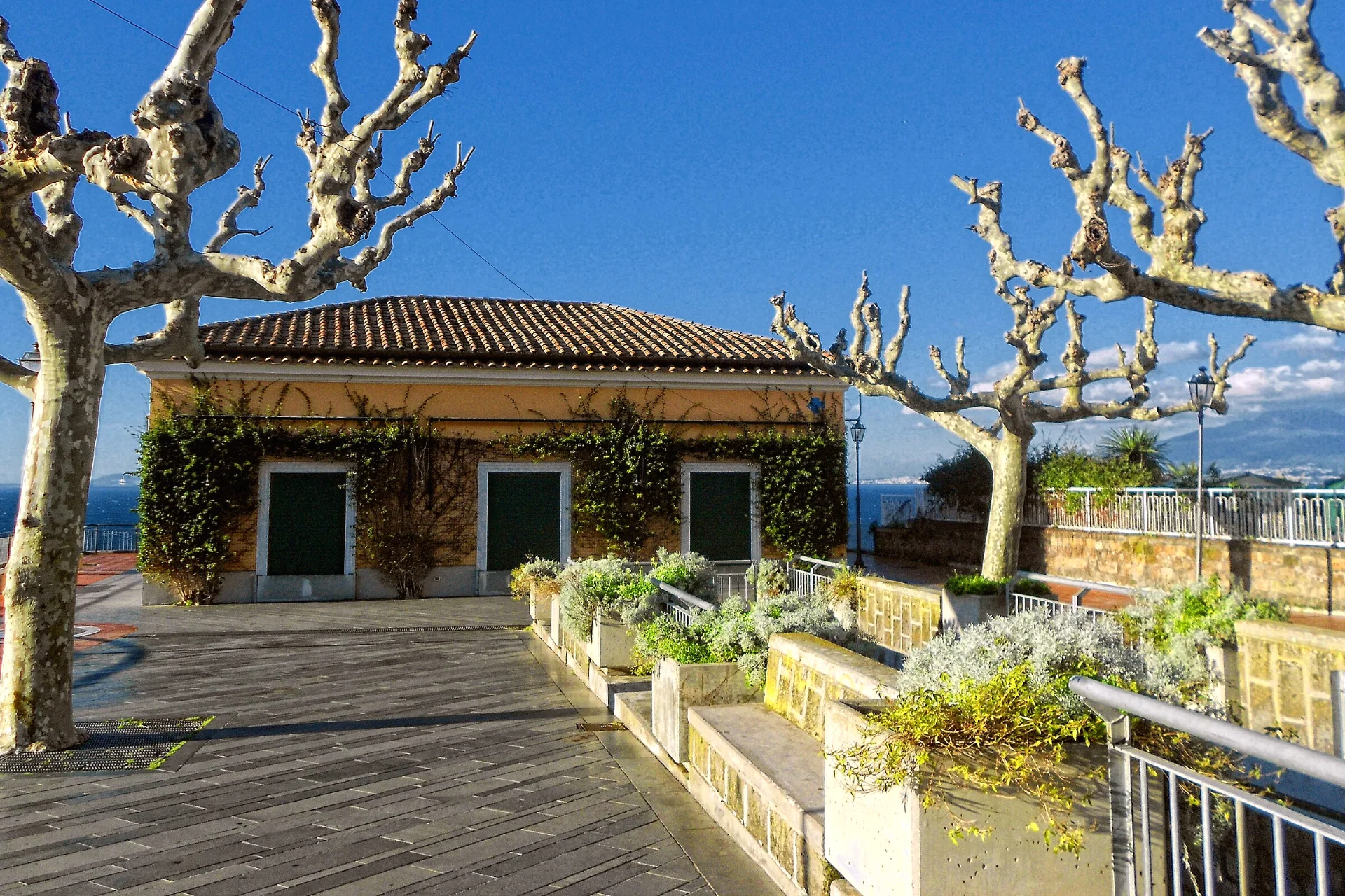 Chiesa dei Cappuccini a Sant'Agnello, la chiesa dei matrimoni sul mare