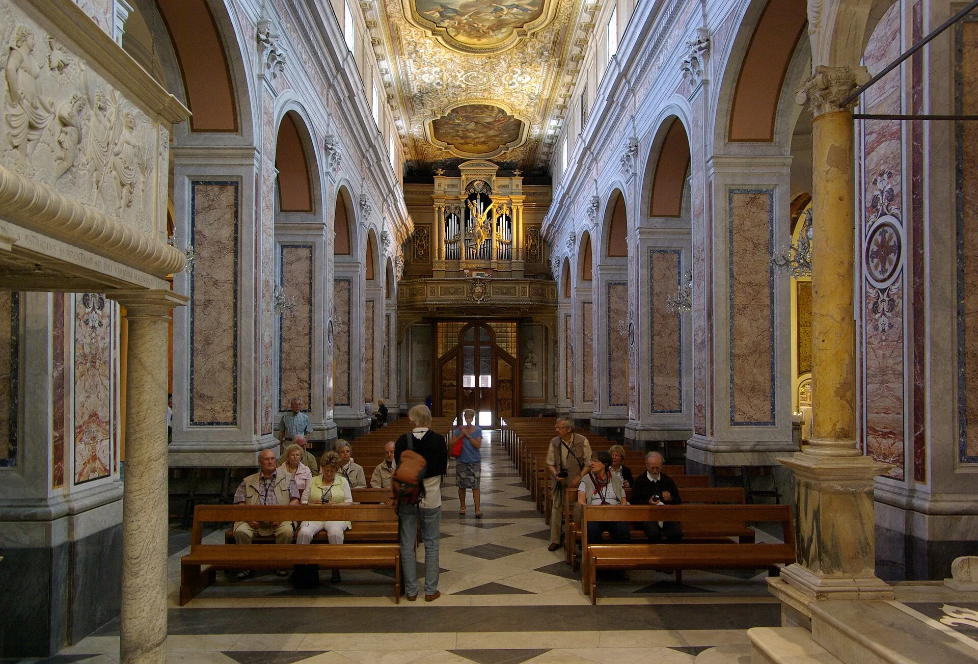 The nave seen from the chancel, with the 16th-century pulpit and the organ above the entrance