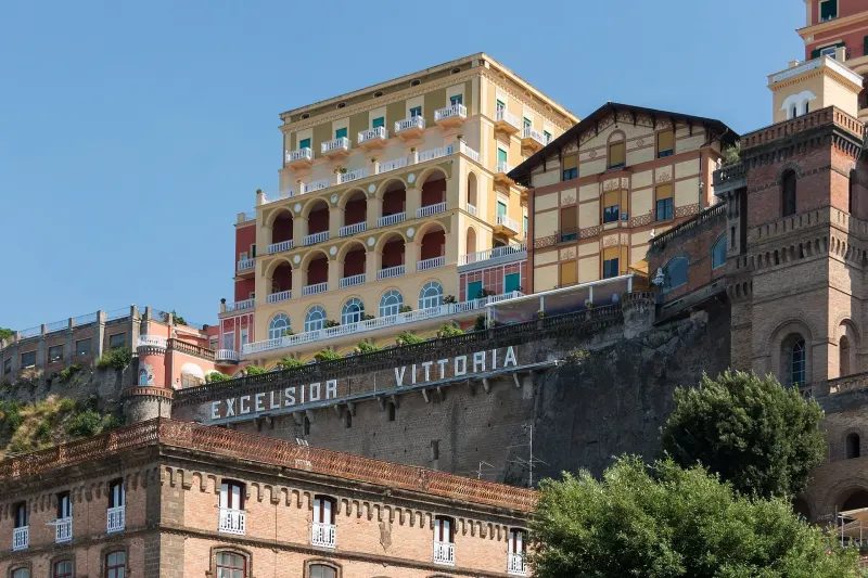 Excelsior Vittoria: storia dell'albergo di Piazza Tasso